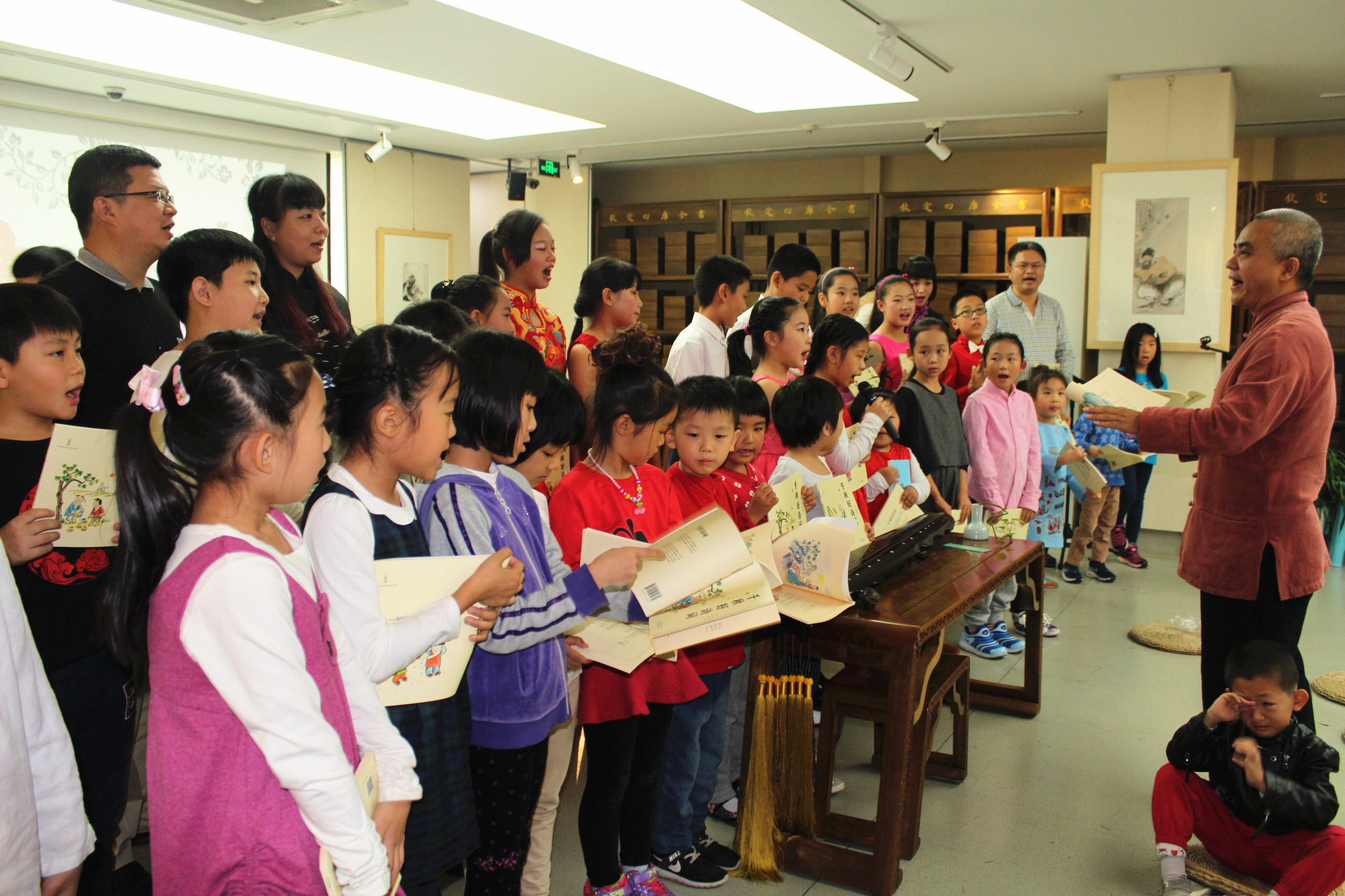 十月文學(xué)月“親子誦讀” 國學(xué)教育推廣中的一盞溫馨明燈